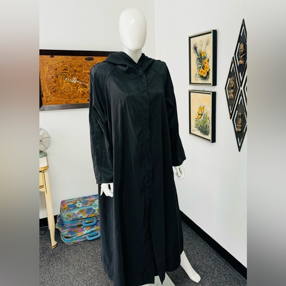 Reversible Black hooded Cape/ Rain - Picture 11 of 14